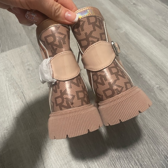 New DKNY Tan Boots with Chunky Platform Sole, Size 12 - Picture 7 of 8